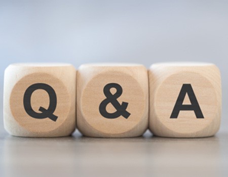 “Q&A” written on small wooden blocks